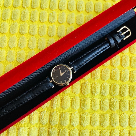 Authentic GUCCI watch ❤️ SO CUTE💖 - Picture 6 of 13